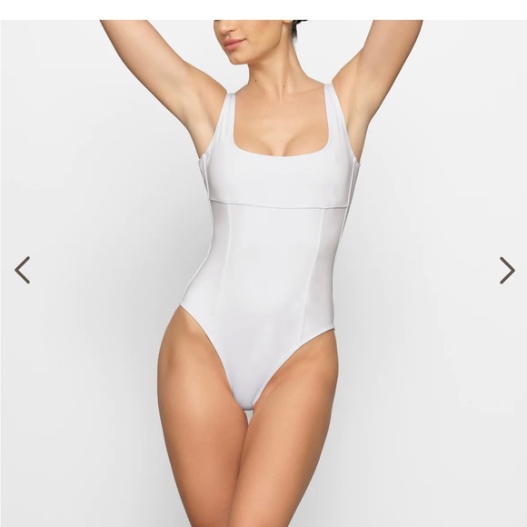 NWT SKIMS MARBLE SHAPING SWIM ONE PIECE - Picture 2 of 6